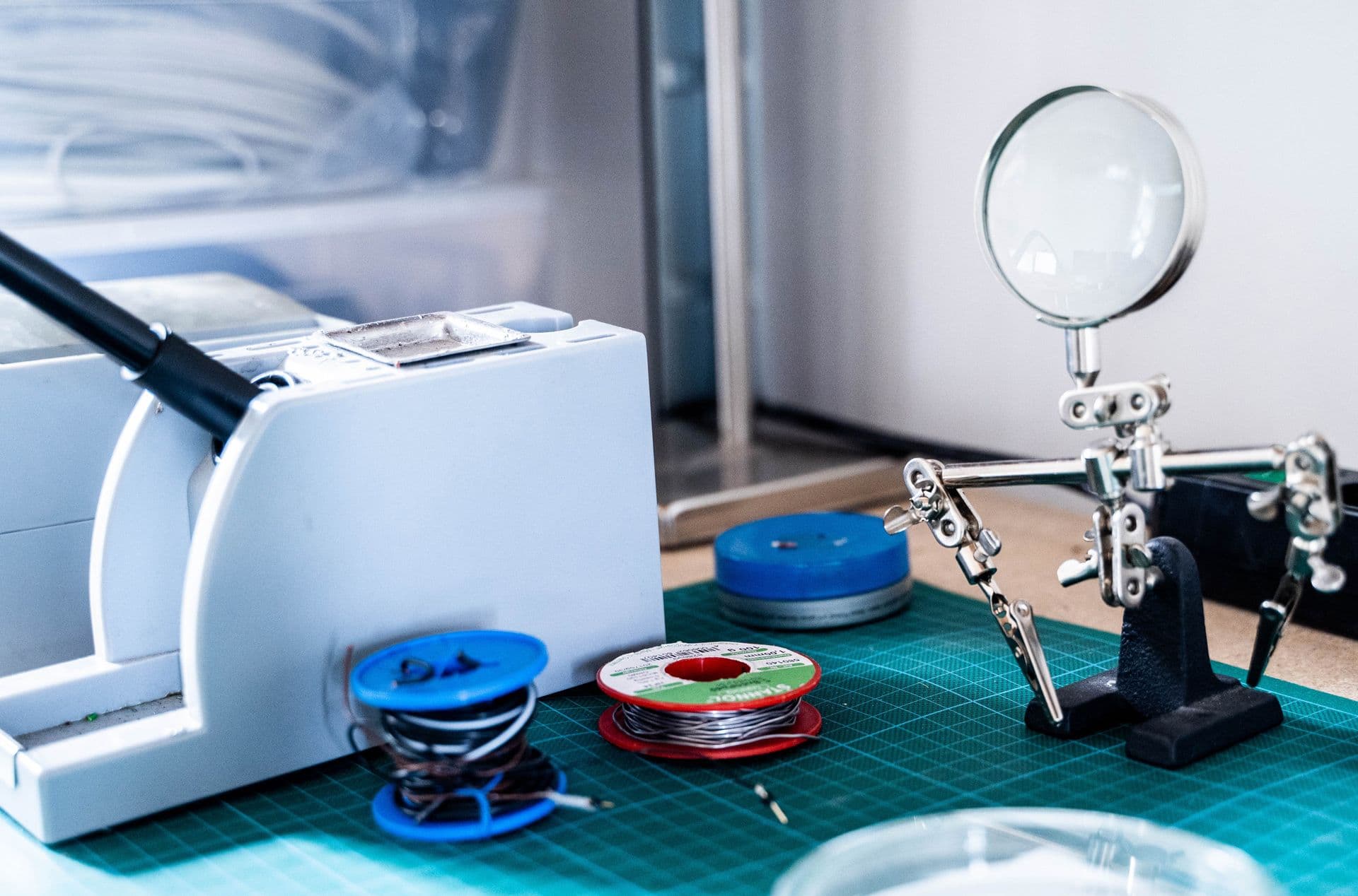 Workbench with utensils