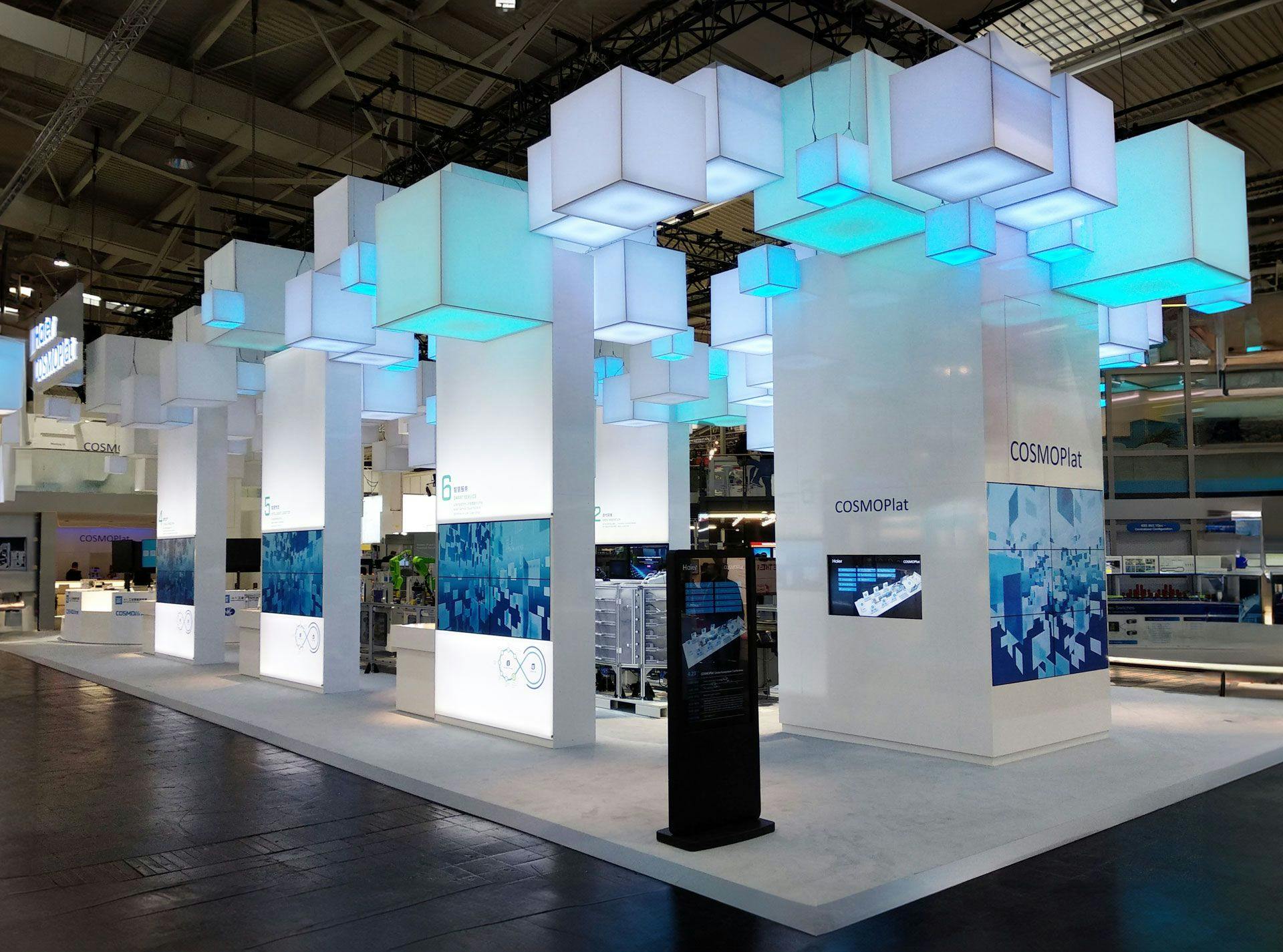 Exhibition stand with illuminated cubes